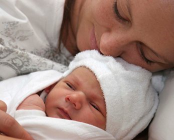 momandnewbornlarge_347